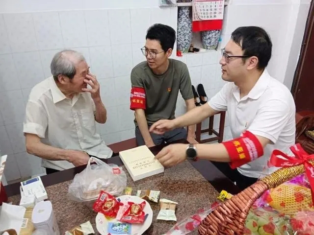 爱心呼叫器为空巢老人送温暖